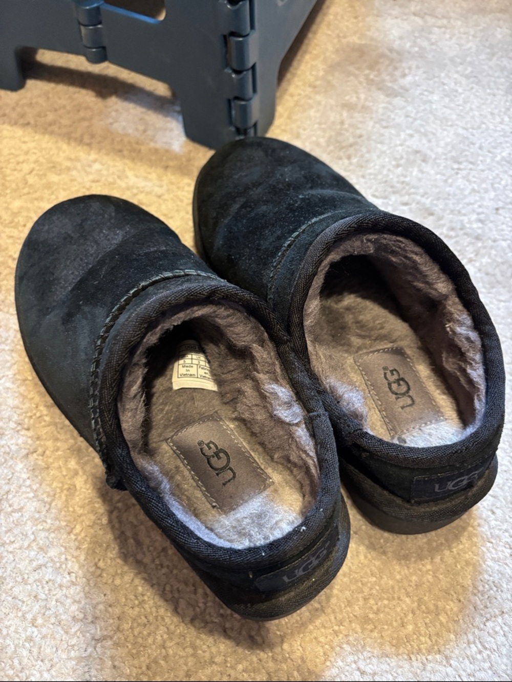 UGG Size 5 Women’s Black Slip-On Gray Shearling Lined Clogs